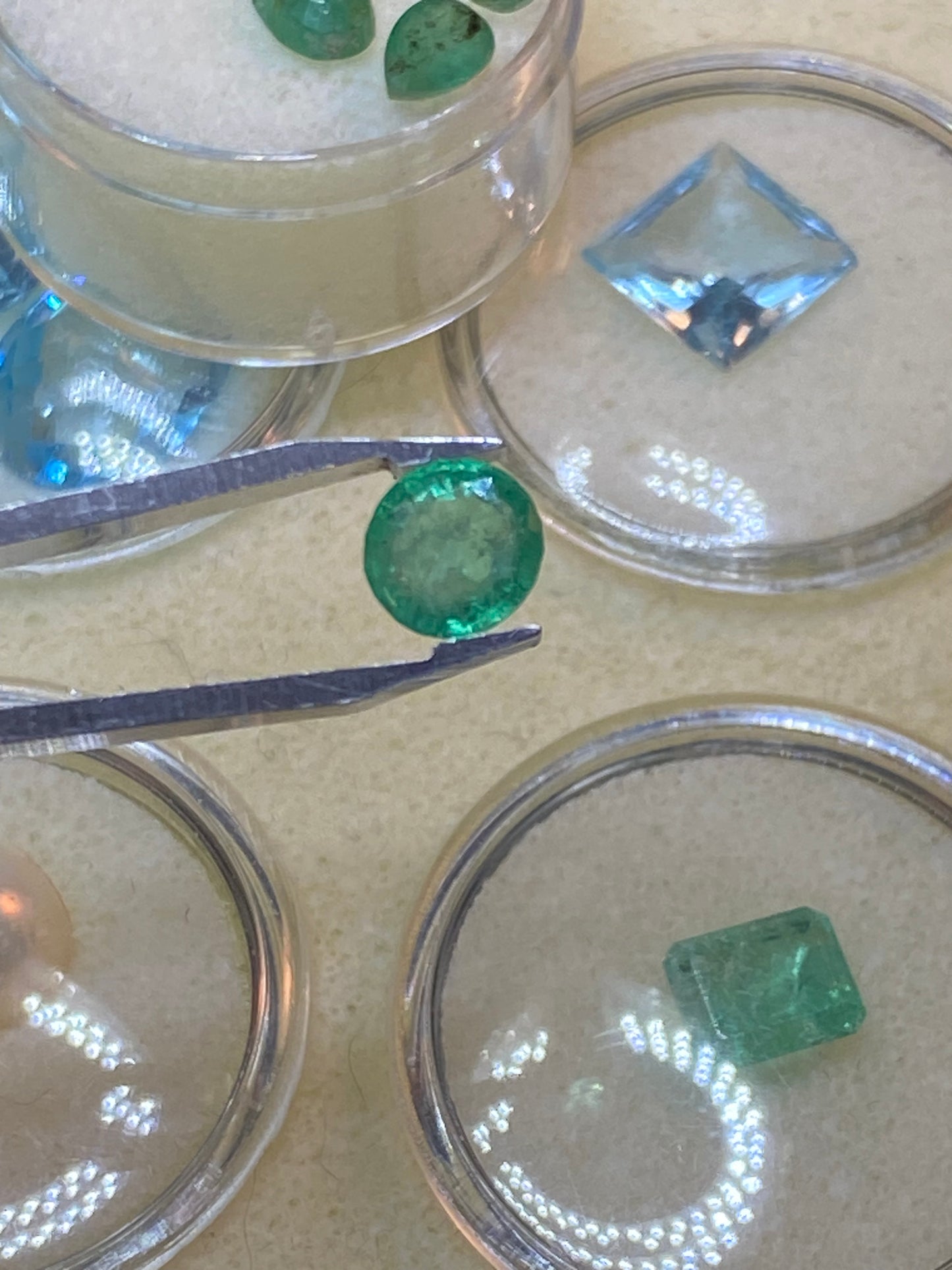 2 carat emerald