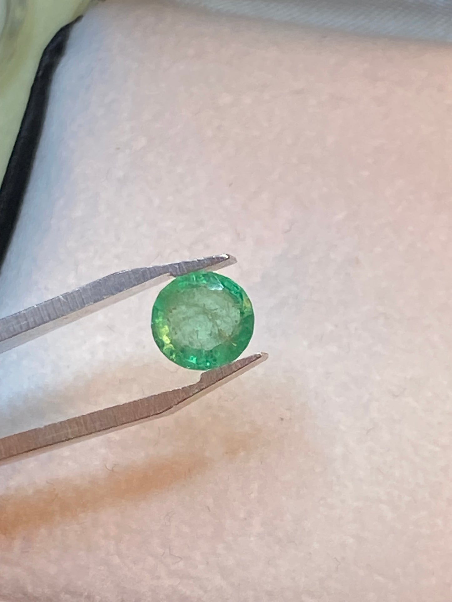 2 carat emerald