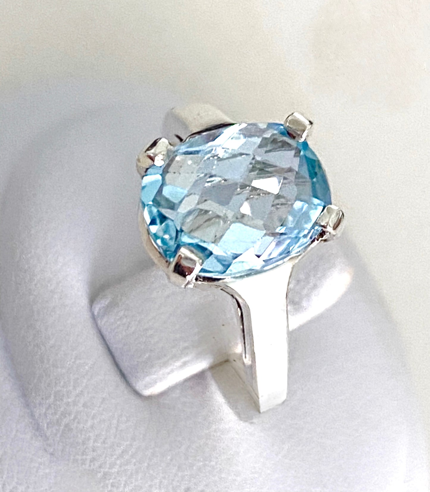 Anello Topazio azzurro 7 carati