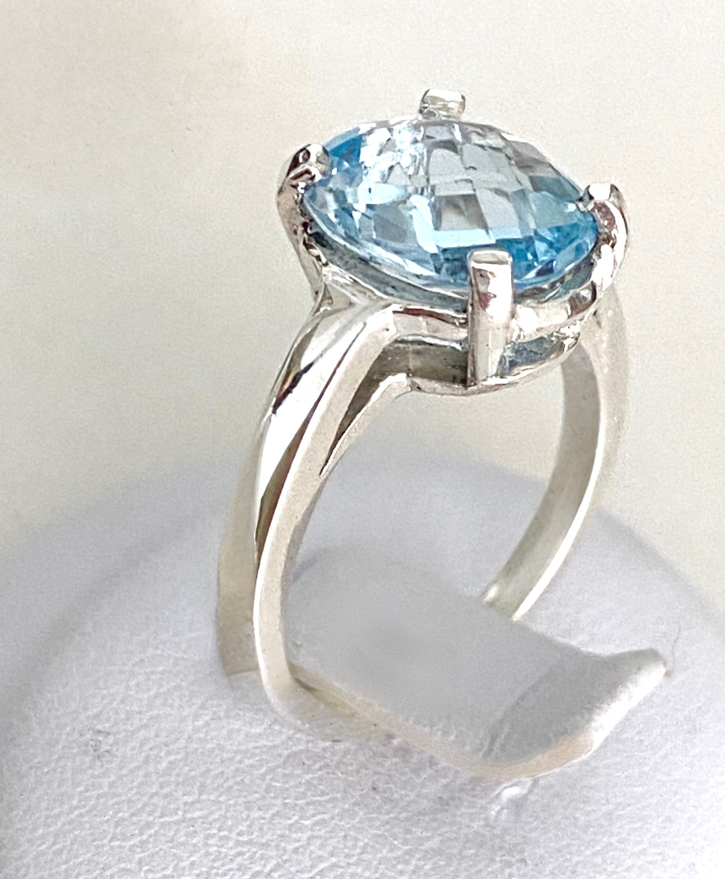 Anello Topazio azzurro 7 carati