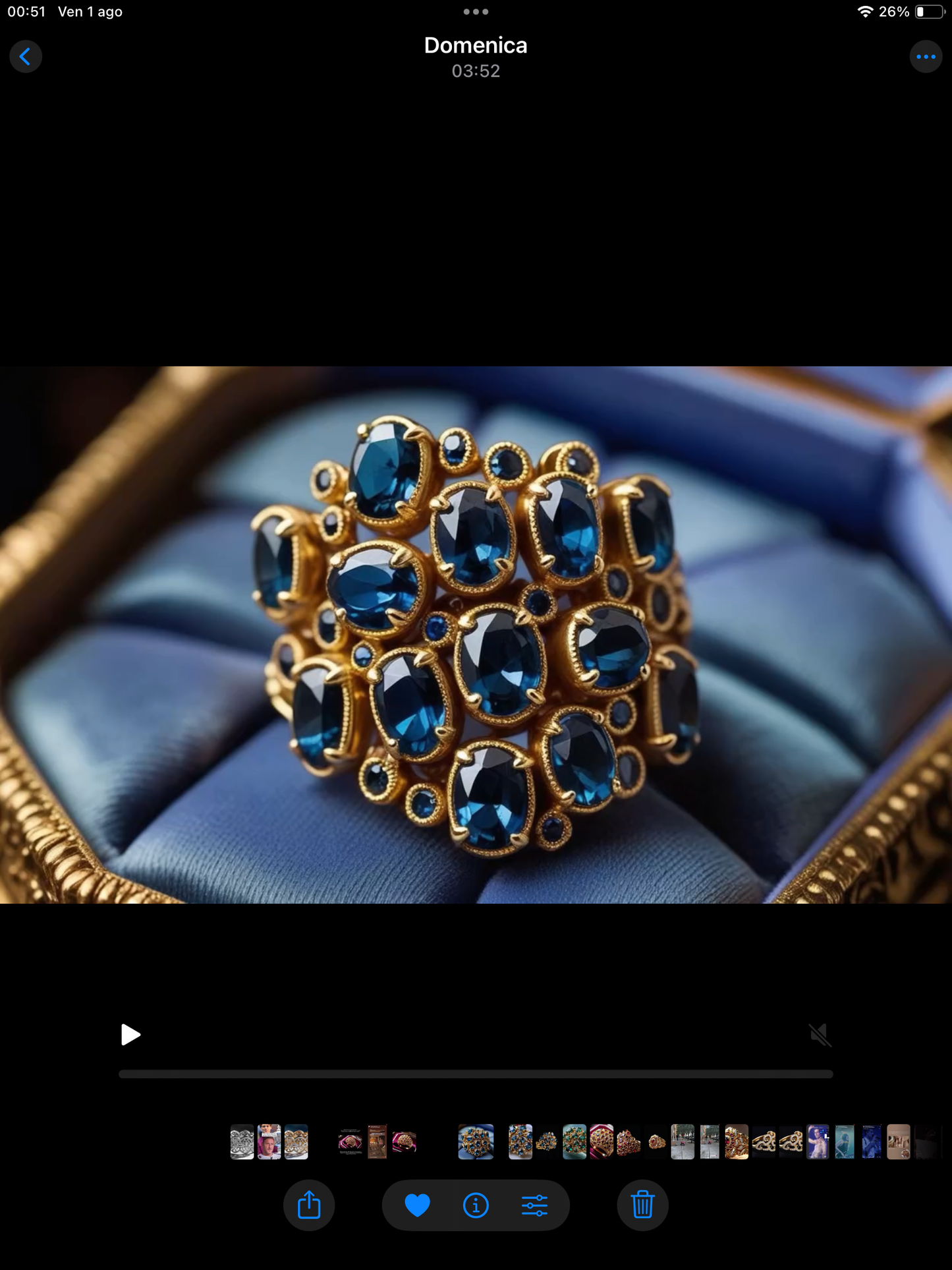Rotating view of handcrafted baroque gold ring with London topaz – Fine jewelry from the Gocce d’acqua collection – Vista a 360° di anello barocco in oro con topazio London – Gioielleria artigianale di alta gamma, collezione Gocce d’acqua