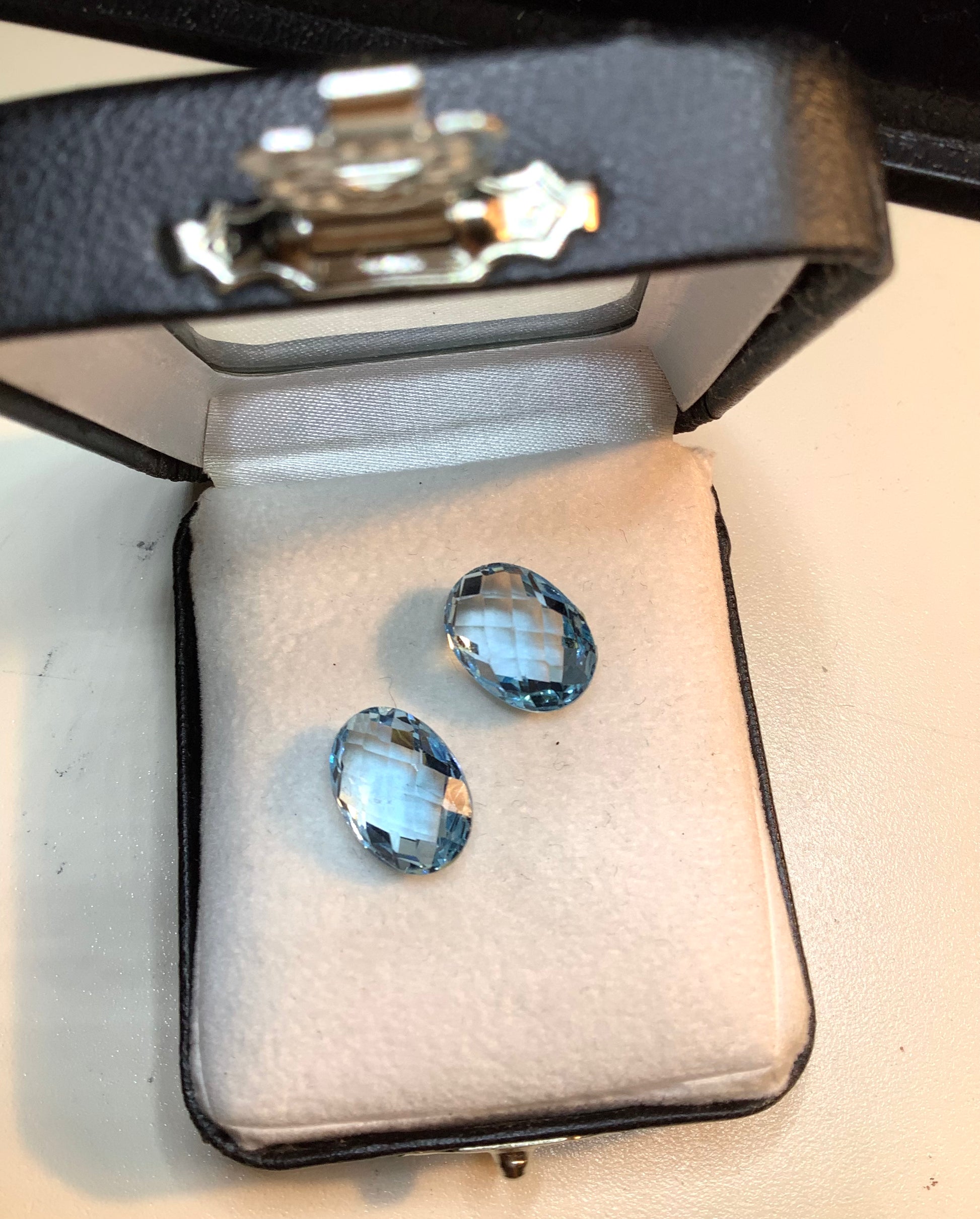 Topazio azzurro naturale taglio briolette, pietra preziosa per creazioni di gioielli artigianali