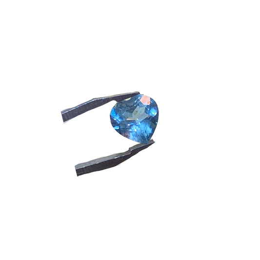 Topazio azzurro taglio cuore da 2,5 carati