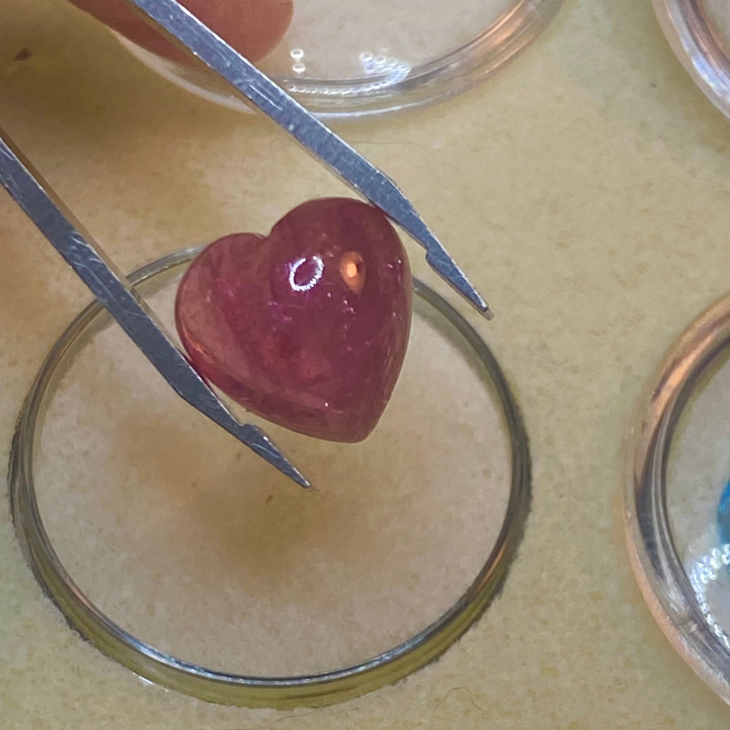 Tormalina cuore rosso purpureo 7,5 carati