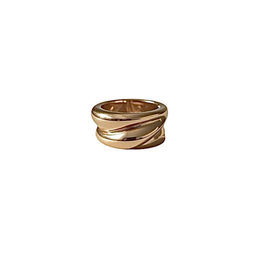 Gold Ring 18k Fluido 1.0 band model, sculptural design with sinuous lines. Italian High Jewelry Carlotta di Montefalco
