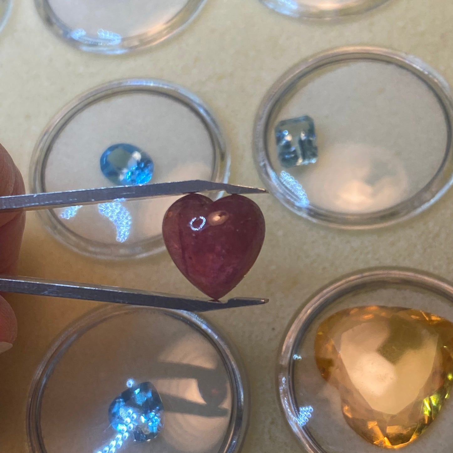 Tormalina cuore rosso purpureo 7,5 carati