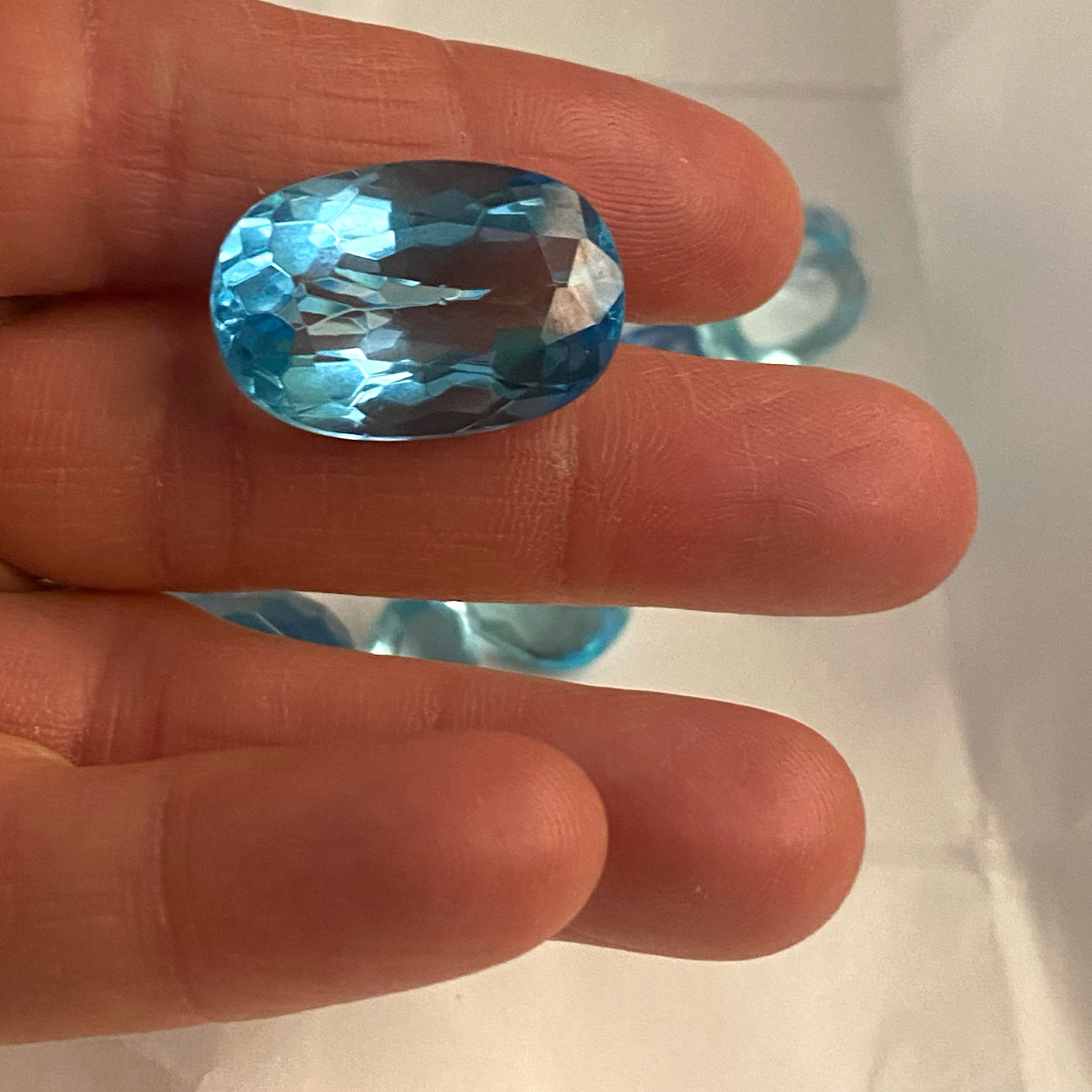 Acquamarina naturale ovale grande colore intenso brillante 