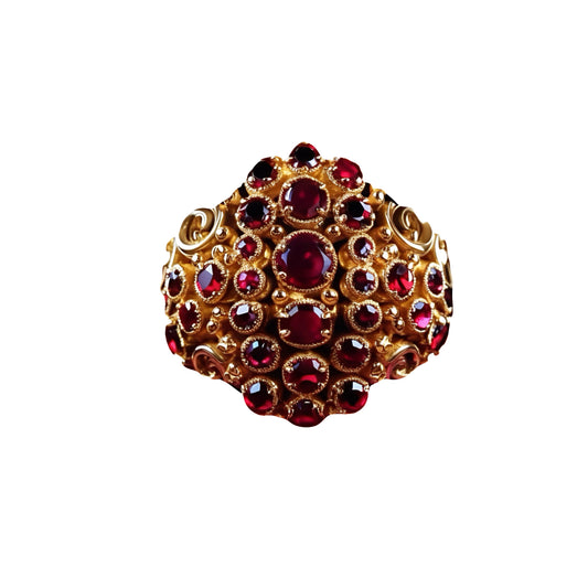 Lucrezia – 18k Gold Ring with Red Garnet
