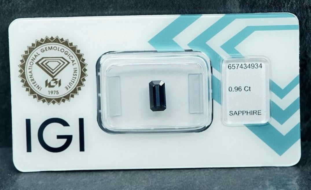 Pietra preziosa zaffiro blu 1 carato taglio smeraldo certificato IGI per gioielli eleganti 